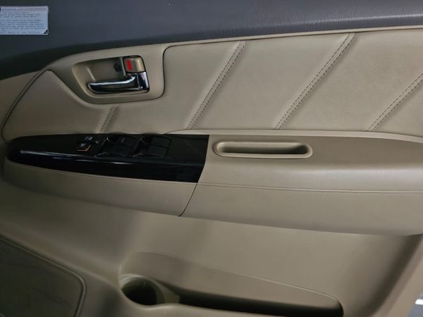 2013-Toyota-Fortuner-30-D-4D-Raised-Body-Auto image:5
