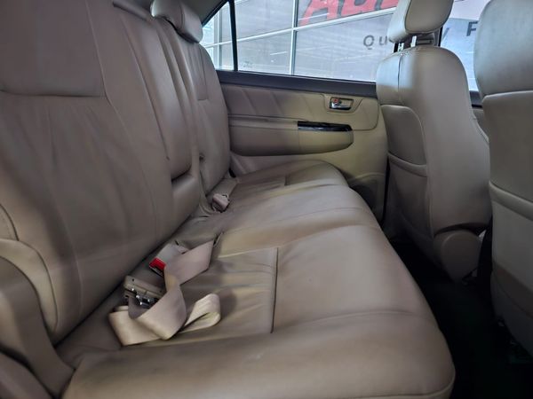 2013-Toyota-Fortuner-30-D-4D-Raised-Body-Auto image:6