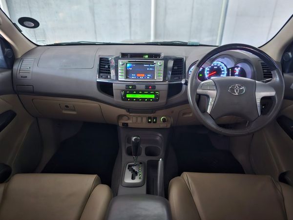 2013-Toyota-Fortuner-30-D-4D-Raised-Body-Auto image:7