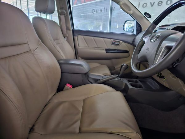 2013-Toyota-Fortuner-30-D-4D-Raised-Body-Auto image:8