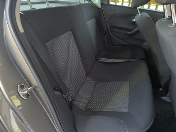 2019-Volkswagen-Polo-Vivo-16-Highline-5-dr image:9
