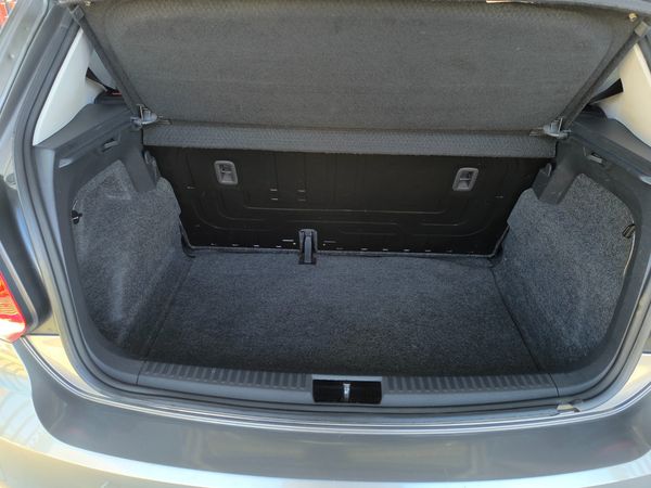 2019-Volkswagen-Polo-Vivo-16-Highline-5-dr image:21