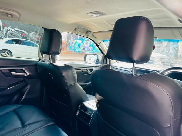 2023-Isuzu-D-Max-19-DDI-HR-X-Rider-Auto-Double-Cab image:11