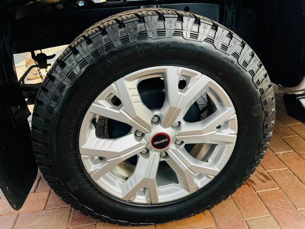 2023-Isuzu-D-Max-19-DDI-HR-X-Rider-Auto-Double-Cab image:5