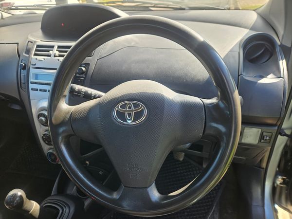 2006-Toyota-Yaris-T1-5-dr image:10