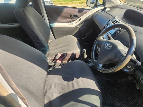 2006-Toyota-Yaris-T1-5-dr image:14