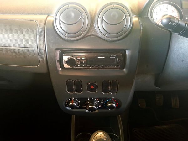 2017-Nissan-NP200-15-dCi-Safety-Pack image:7