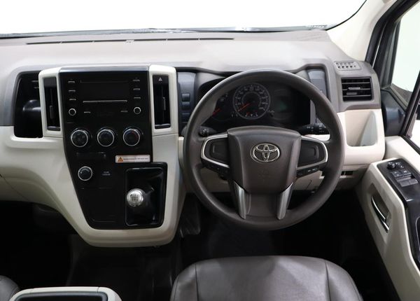 2019-Toyota-Quantum-28-GL-14-Seat image:11