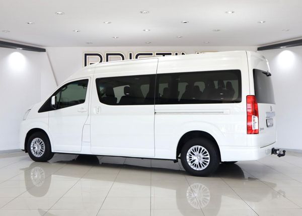 2019-Toyota-Quantum-28-GL-14-Seat image:3