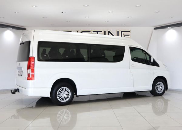 2019-Toyota-Quantum-28-GL-14-Seat image:5