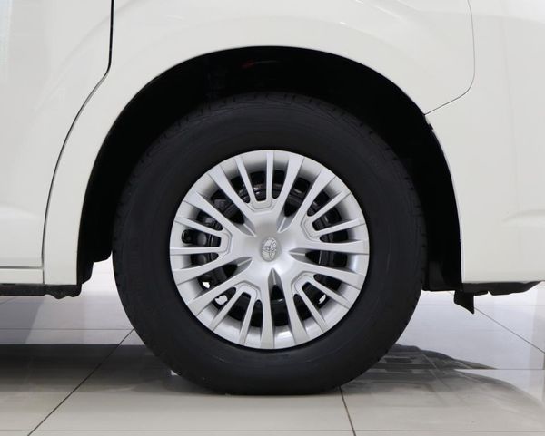 2019-Toyota-Quantum-28-GL-14-Seat image:7