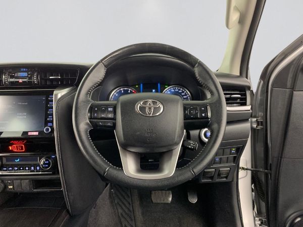 2022-Toyota-Fortuner-28-GD-6-Raised-Body-Auto image:6