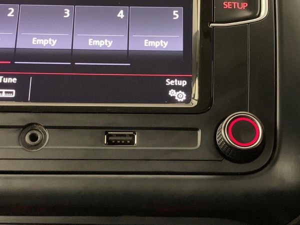 2022-Volkswagen-Polo-Vivo-16-Comfortline-Auto-5-dr image:9