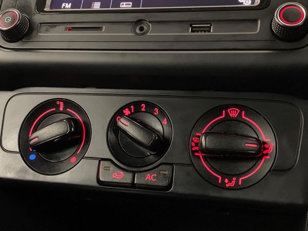 2022-Volkswagen-Polo-Vivo-16-Comfortline-Auto-5-dr image:11