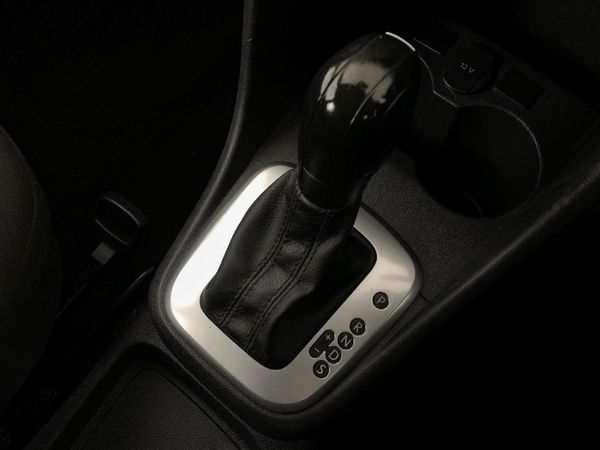 2022-Volkswagen-Polo-Vivo-16-Comfortline-Auto-5-dr image:12