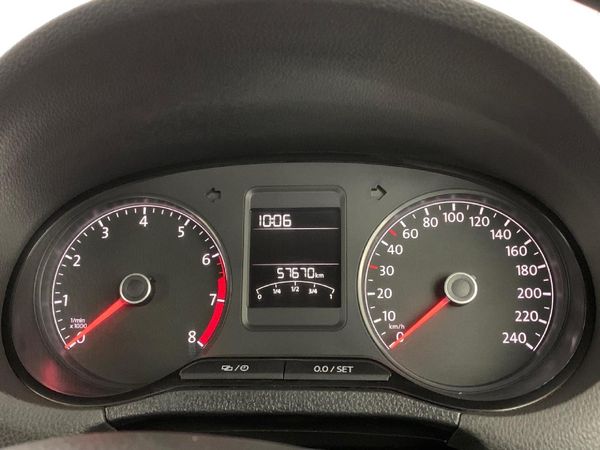 2022-Volkswagen-Polo-Vivo-16-Comfortline-Auto-5-dr image:13