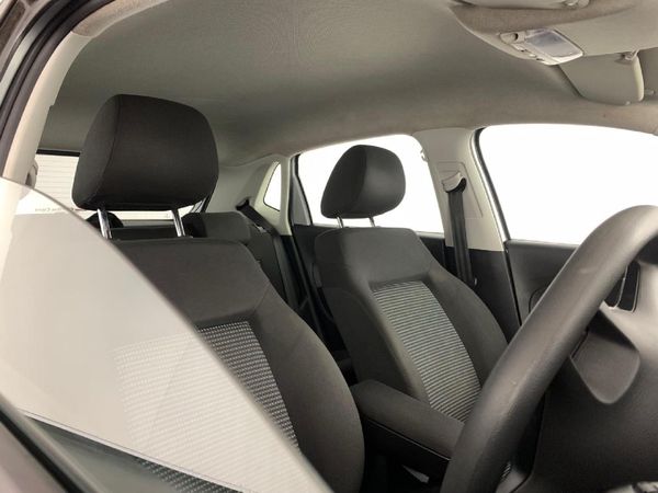 2022-Volkswagen-Polo-Vivo-16-Comfortline-Auto-5-dr image:15