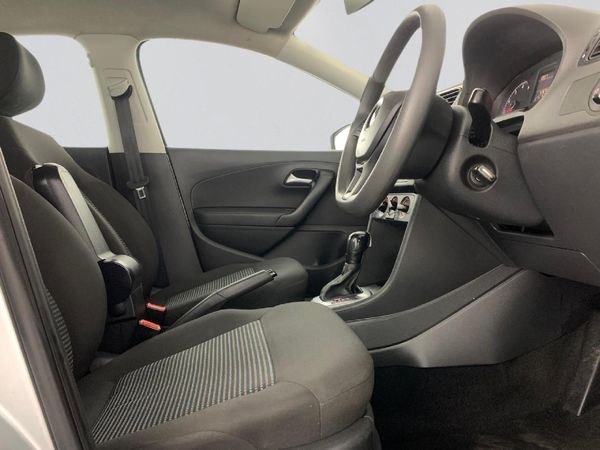 2022-Volkswagen-Polo-Vivo-16-Comfortline-Auto-5-dr image:19