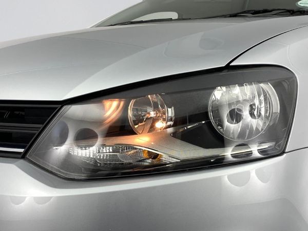 2022-Volkswagen-Polo-Vivo-16-Comfortline-Auto-5-dr image:3