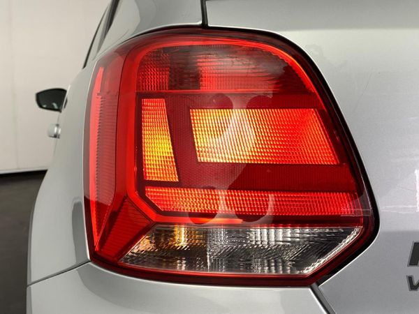 2022-Volkswagen-Polo-Vivo-16-Comfortline-Auto-5-dr image:5