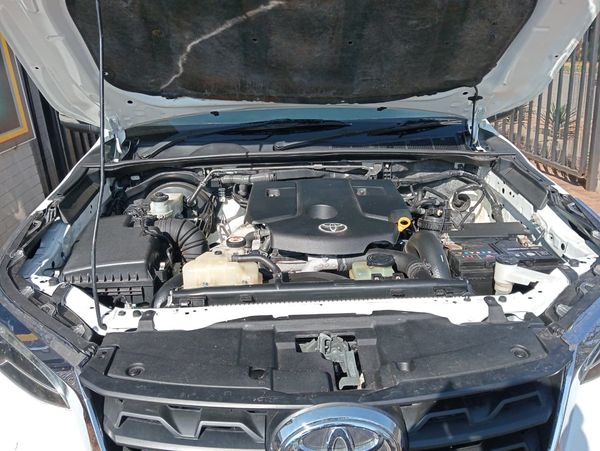 2016-Toyota-Fortuner-24-GD-6-Raised-Body-Auto image:9