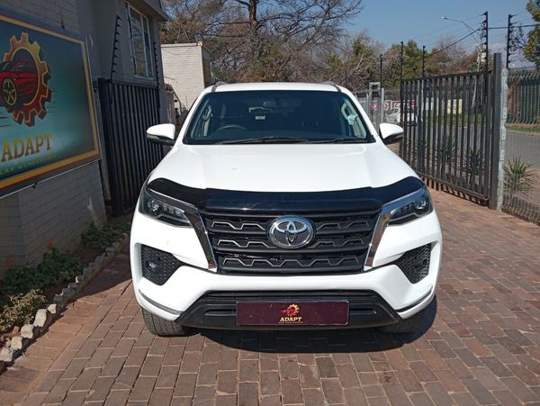 2016-Toyota-Fortuner-24-GD-6-Raised-Body-Auto image:1