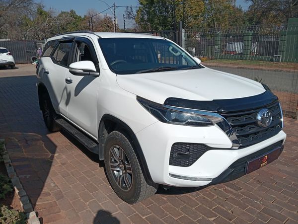 2016-Toyota-Fortuner-24-GD-6-Raised-Body-Auto image:2