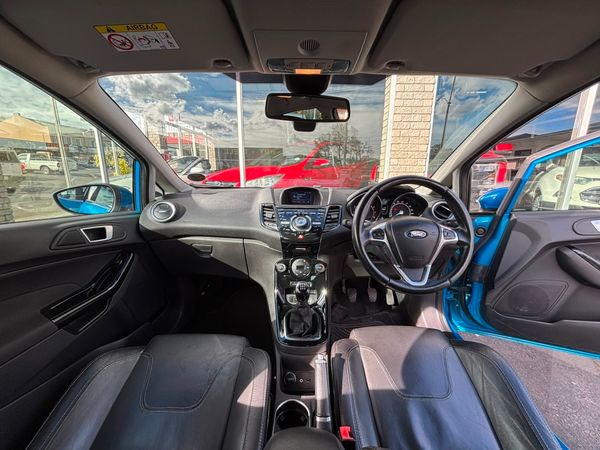 2015-Ford-Fiesta-10-EcoBoost-Titanium-5-dr image:9