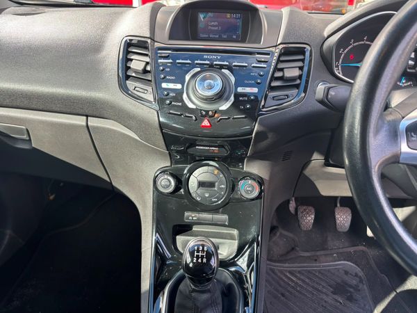 2015-Ford-Fiesta-10-EcoBoost-Titanium-5-dr image:14