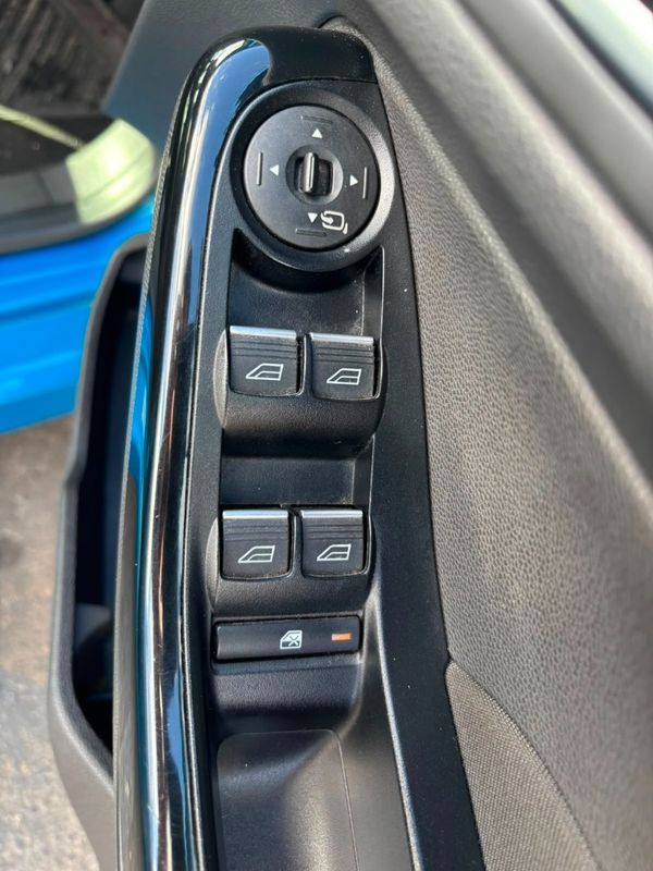 2015-Ford-Fiesta-10-EcoBoost-Titanium-5-dr image:16
