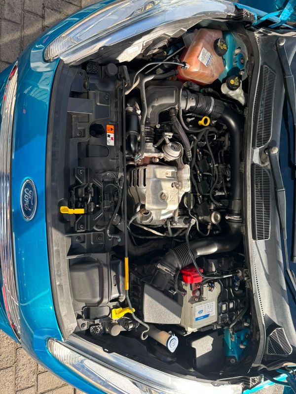2015-Ford-Fiesta-10-EcoBoost-Titanium-5-dr image:17