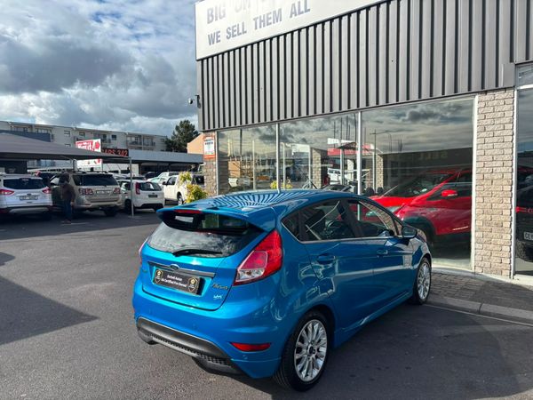 2015-Ford-Fiesta-10-EcoBoost-Titanium-5-dr image:6