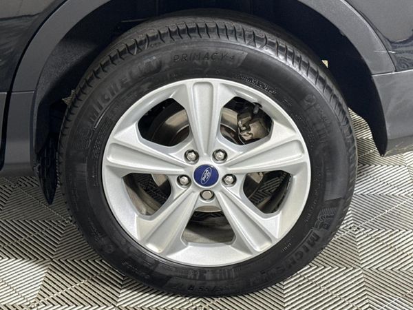 2014-Ford-Kuga-16-EcoBoost-Ambiente image:5