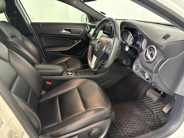 2015-Mercedes-Benz-GLA-220-CDI-Auto-4Matic image:9