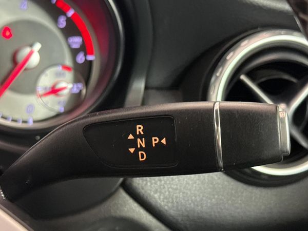 2015-Mercedes-Benz-GLA-220-CDI-Auto-4Matic image:10