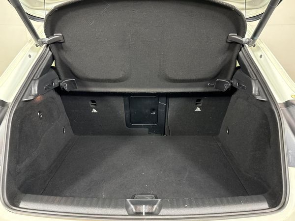 2015-Mercedes-Benz-GLA-220-CDI-Auto-4Matic image:14