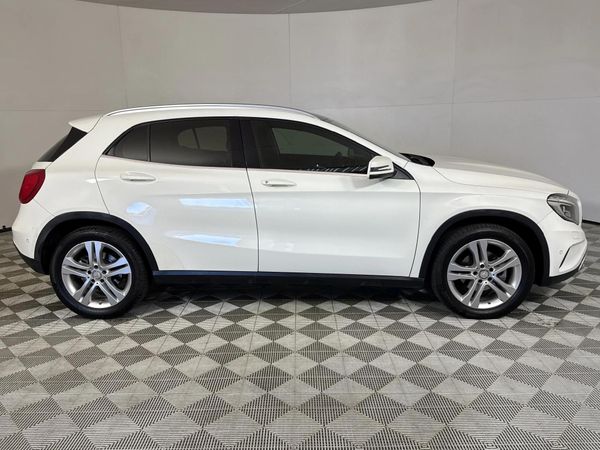 2015-Mercedes-Benz-GLA-220-CDI-Auto-4Matic image:17