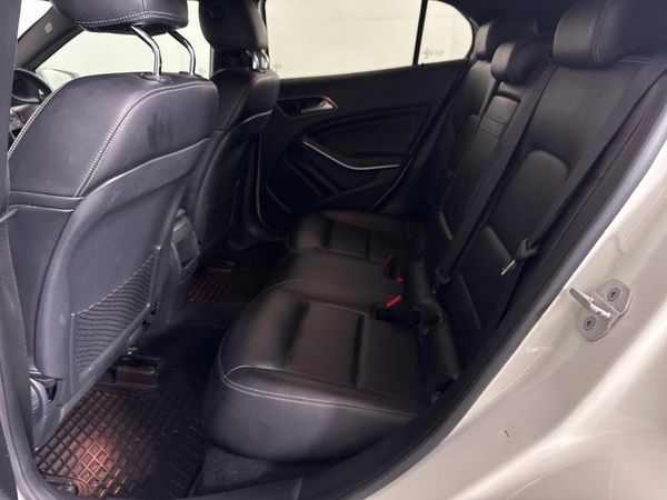 2015-Mercedes-Benz-GLA-220-CDI-Auto-4Matic image:3