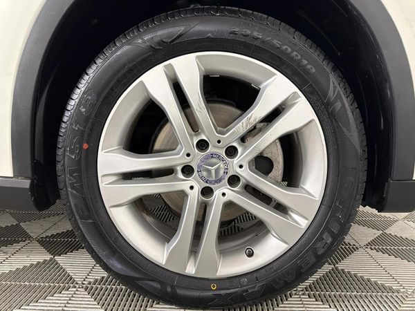 2015-Mercedes-Benz-GLA-220-CDI-Auto-4Matic image:5