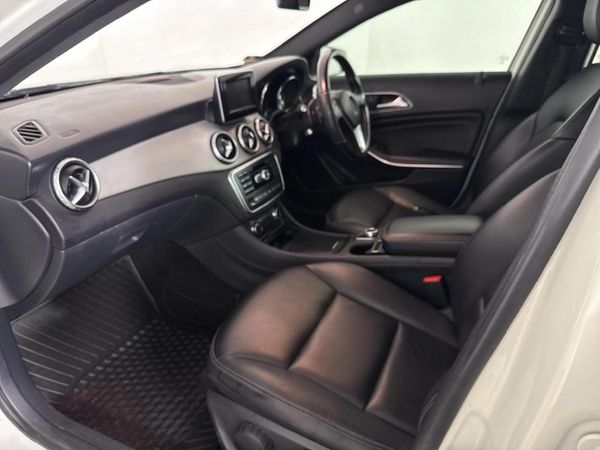 2015-Mercedes-Benz-GLA-220-CDI-Auto-4Matic image:8