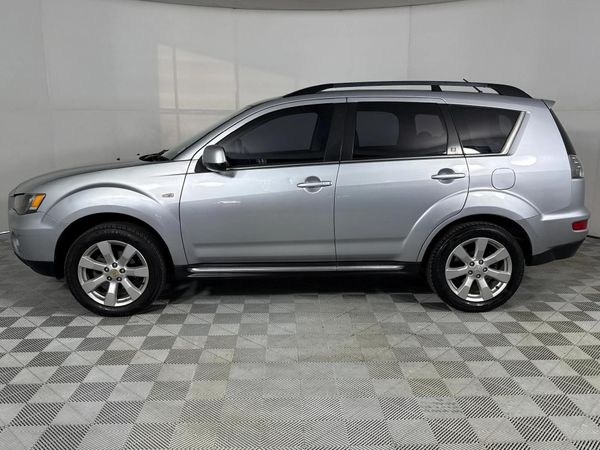 2013-Mitsubishi-Outlander-24-GLX-Auto image:16