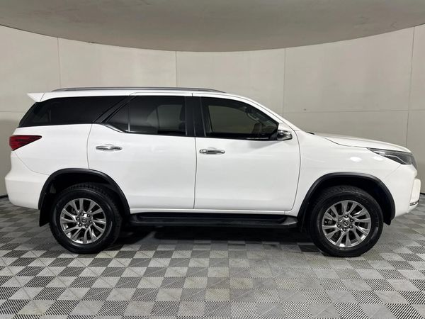 2022-Toyota-Fortuner-28-GD-6-Raised-Body-Auto image:15