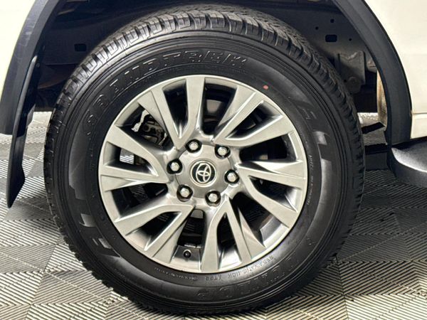 2022-Toyota-Fortuner-28-GD-6-Raised-Body-Auto image:6
