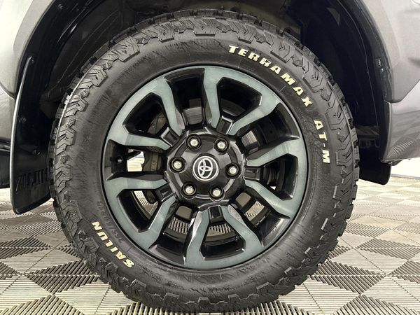 2023-Toyota-Hilux-28-GD-6-Raised-Body-Legend-4x4-Auto-Double-Cab image:5