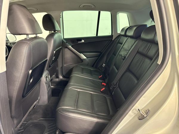 2008-Volkswagen-Tiguan-20-TDI-Track-Field-4Motion-Auto image:2