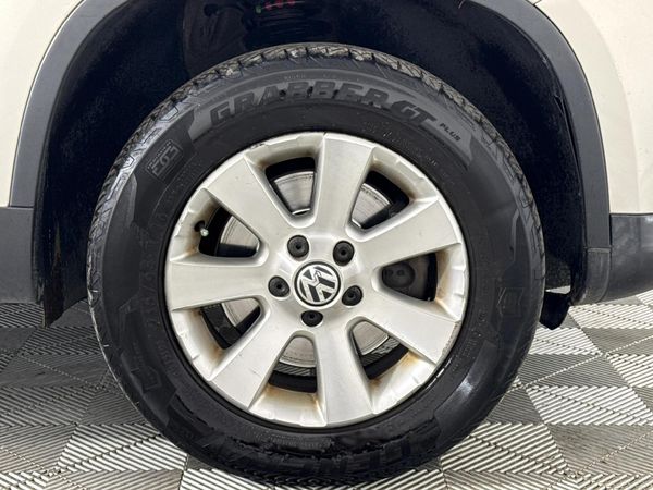 2008-Volkswagen-Tiguan-20-TDI-Track-Field-4Motion-Auto image:3