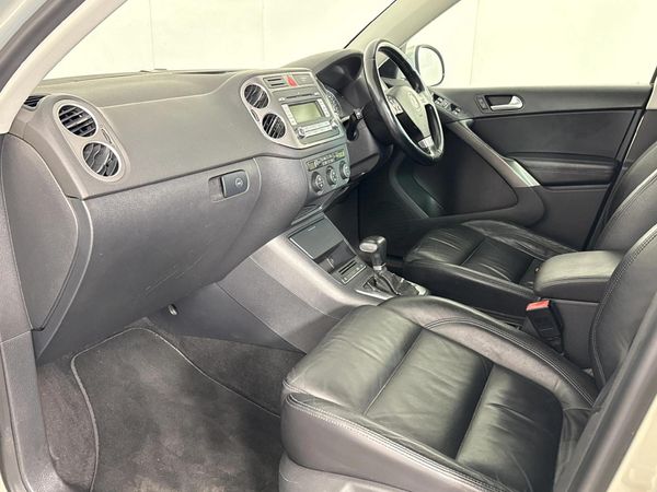 2008-Volkswagen-Tiguan-20-TDI-Track-Field-4Motion-Auto image:5