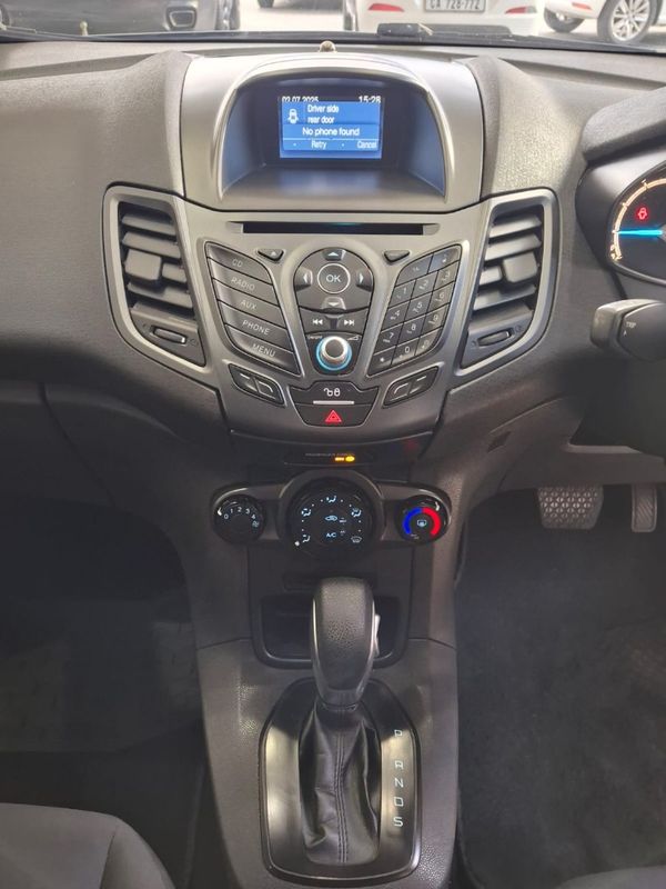 2016-Ford-Fiesta-silver image:10