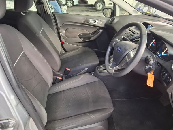 2016-Ford-Fiesta-silver image:12