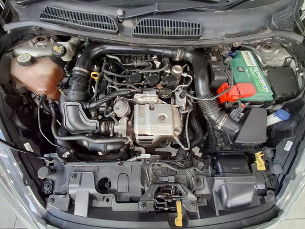 2016-Ford-Fiesta-silver image:15
